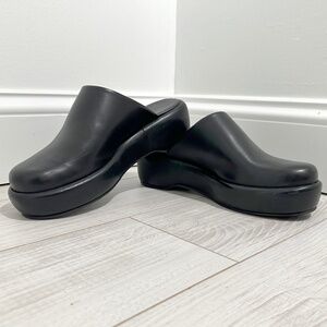 Everlane The Puffa Flatform in Black Leather Women's Chunky Platform Clog